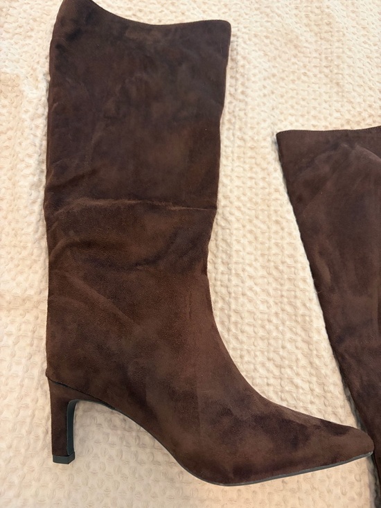 Women's Brown Knee-High Suede Boots - Picture 2 of 4